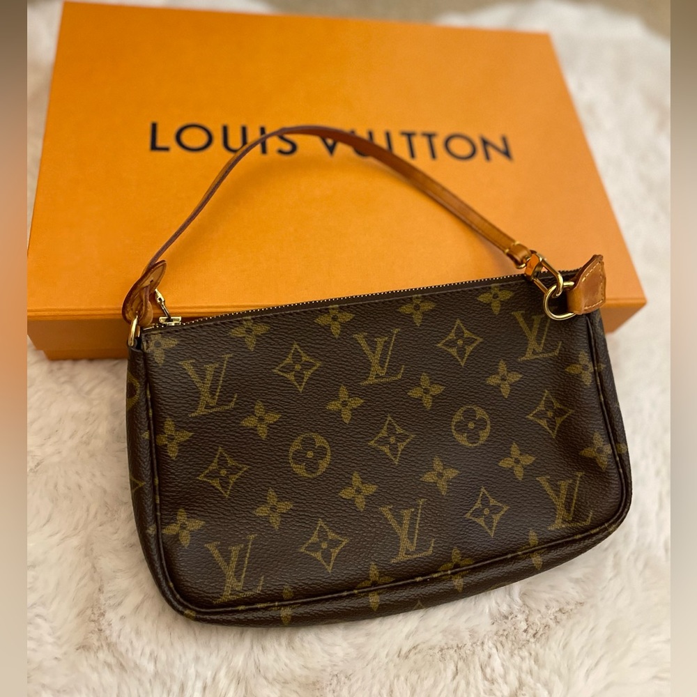 Authentic Louis Vuitton Pochette